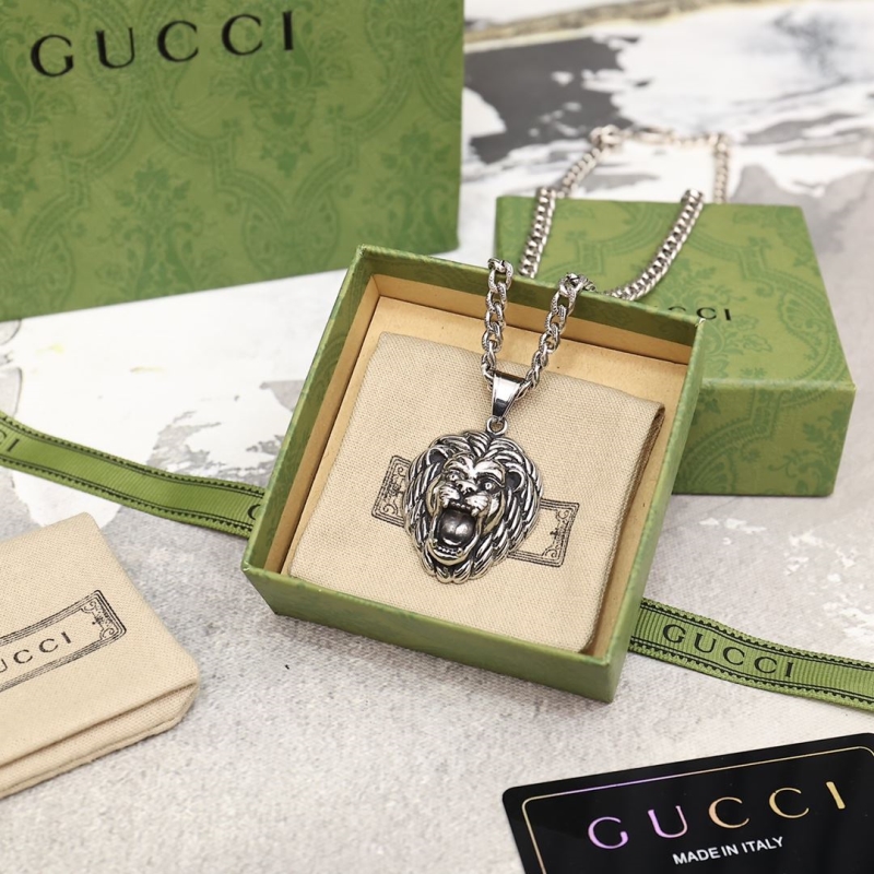 G*u*i necklaces